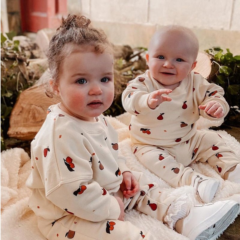 סט סוודר ומכנסיים 2 חלקים Sanne לגיל 0-5 שנים – פירות בז׳